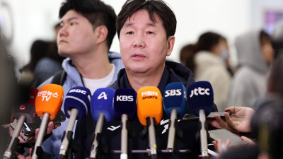 “4연속 1라운드 탈락의 굴욕은 없다.
 가자 사이판으로”… 류지현 감독이 이끄는 야구 대표팀, WBC 대비 1차 캠프 위해 사이판 출국