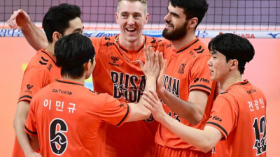 ‘허수봉 1세트 교체’ 현대캐피탈, OK저축은행에 ‘완패’로 선두 ‘추격’ 실패