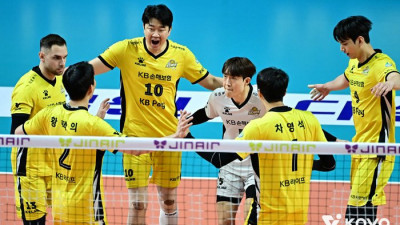 유효 블로킹 28개+수비의 힘…‘비예나 트리플 크라운’ KB손해보험, 우리카드 꺾고 2연승+3위 탈환[현장리뷰]