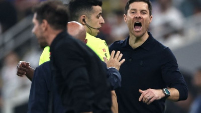 슬롯 감독이 ‘실소’ 터뜨린 ‘리버풀 부임설’ 알론소와 통화했냐는 그 질문…‘불쾌감’ 드러낸 판 다이크 “무례하다”