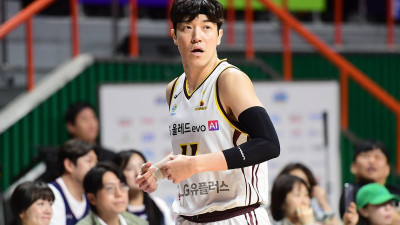 지긋지긋한 천적관계…KCC, LG전 11연패 늪으로