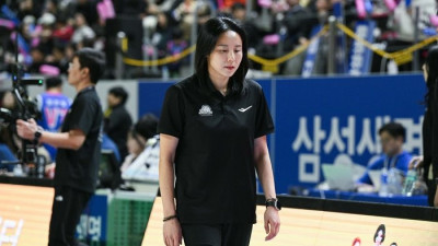 “나부터 정신 차리겠다” 최윤아 감독의 자책…‘뒷심’ 잃은 신한은행, 반등할 수 있을까 [SS포커스]