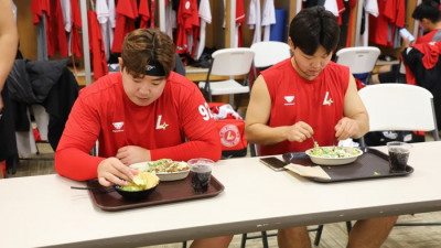 힘의 근원? 랜더스는 치폴레지! SSG 추신수 보좌역, 3년 연속 스캠 특식 지원 “밥 한끼 꼭 챙겨주고 싶었다”