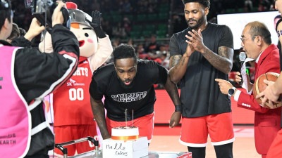 [토크박스] “해피 버스데이! 워니-먼로!”… SK 외인들, 케이크 초 불었다