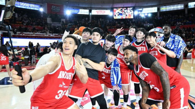 오늘은 왜 예상이 빗나갔지?… ‘입꼬리가 안 내려가네’ SK 전희철 감독 “나무랄 데 없어” [SS잠실in]