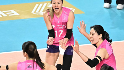 뒷심 강한 레베카… 흥국생명, 선두 도로공사 압박한다