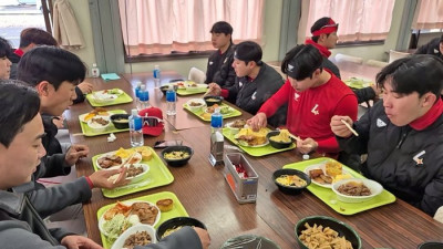 잘 먹고, 야구도 잘 하자! SSG 퓨처스팀, 日 스프링캠프서 ‘맞춤형 식단’ 도입