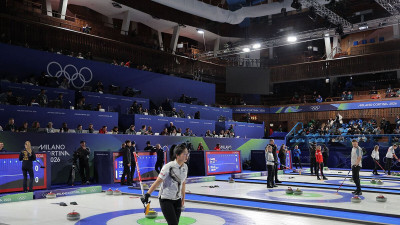 헉! 첫 경기에 정전…대회 운영 불안하네