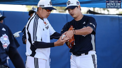 ‘일타강사’ 김원형 감독 ‘족집게 강의’…‘격려와 조언’ 공존하는 두산 불펜장의 ‘열기’ [SS시드니in]