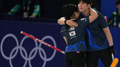 [동계올림픽] 컬링 믹스더블, 5연패 뒤 3연승…4강행 좌절