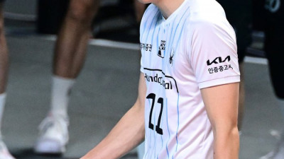 현대캐피탈에 발생한 ‘악재’, 베테랑 MB 최민호 손 부상으로 이탈…블랑 감독 “중요한 시기에 빠져 아쉽다”[현장인터뷰]