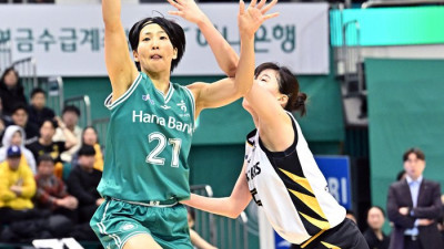 [포토]하나은행 사키, 들어가라!