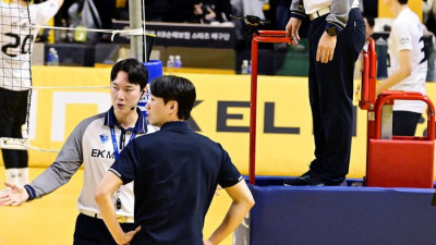 1세트 29-30에서 ‘캐치볼’, 항의로 코치 세트 퇴장까지…하현용 대행 “앞으로 똑같이 판정한다는데 보겠다”[현장인터뷰]