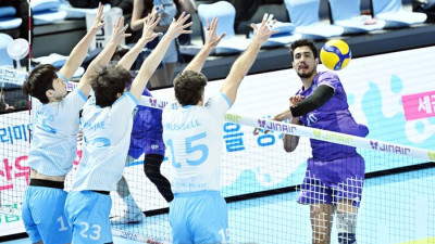 [포토]우리카드 아라우조의 연타 공격