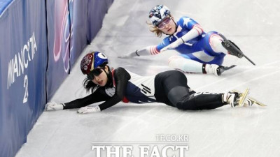 [동계올림픽] 쇼트트랙 혼성 계주, 예상 밖 충돌로 결승행 좌절