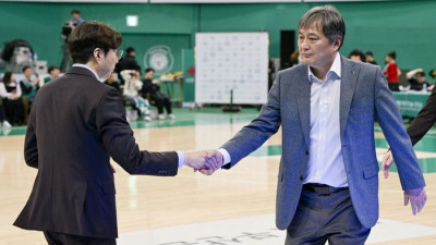 ‘끝내 따라잡은’ KB vs ‘결국 붙잡힌’ 하나은행, 1위 싸움 ‘판’ 제대로 깔렸다 [SS포커스]