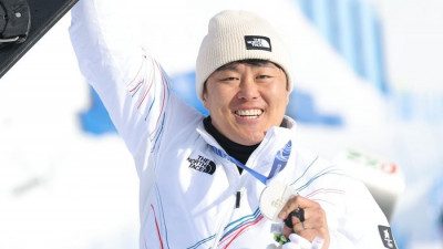 “김상겸, 포디움에 맨발로 오를 뻔?” 은메달 뒤 숨은 운동화 한 켤레…주인은 누구? [리비뇨 비하인드]