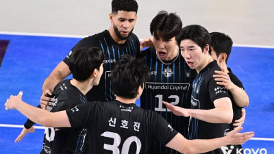 레오+허수봉 58득점 합작 현대캐피탈, 대한항공 잡고 선두 수성