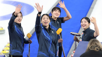 “영미~!” 여자 컬링 대표팀, 15일 밤 한일전 ‘불꽃’…메달 희망 살린다