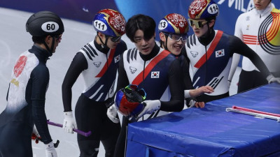 쇼트트랙 남자 계주 5000m, 전체 1위로 결승행…20년만의 금메달 ‘도전’[2026 밀라노]