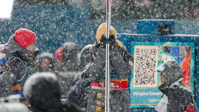 돌발 폭설에 멈춘 올림픽 스키점프 경기…오스트리아 웃고, 일본·독일 울고
