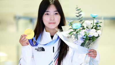 최가온 ‘금빛 비상’ 조력자 신동빈 롯데 회장, “축하드립니다” 꽃다발 선물까지