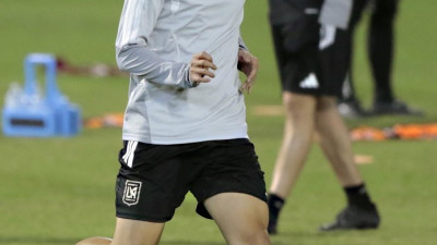 [속보] 손흥민, 시즌 첫 경기서 11분만 ‘1호 AS’…상대 수비 3명 견제에도 환상 침투 패스