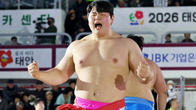 ‘18번째 장사 등극’ 김민재, 태안설날장사씨름대회 백두급 제패