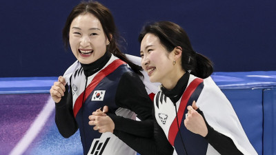 “꿈만 같아요” 올림픽 최다 타이 6개 메달… 최민정 활짝 웃었다