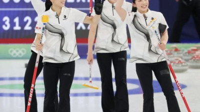 한국 여자 컬링, 오늘 밤 일을 낸다…캐나다 잡으면 4강 진출