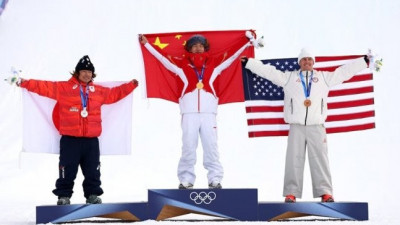 중국, 하루 만에 ‘기사회생’… 스노보드와 스키로 금메달 2개 획득