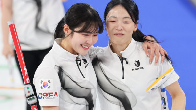 “너무 죄송합니다” 여신군단 韓 여자 컬링 눈물 ‘왈칵’…日 팬들도 울었다