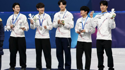‘이정민의 추월 능력+황대헌의 경험’이 만든 역전 레이스…쇼트트랙 남자 대표팀, 올림픽 계주 은메달