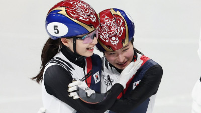 “언니, 진짜요?”…최민정 은퇴 소식에 금메달 김길리 ‘눈물’