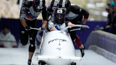 [동계올림픽] 봅슬레이 남자 4인승 김진수 팀, 올림픽 1·2차 시기 8위…메달권 추격