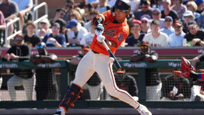 ‘WBC 출전’ 이정후, ‘쾌조의 컨디션’…첫 시범경기서 1안타 1득점+우익수 자리서 보살도 기록