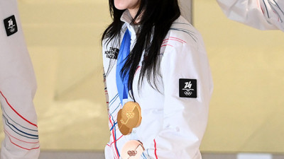 ‘2관왕’ 김길리, 금메달 목에 걸고 당당한 귀국 [포토]