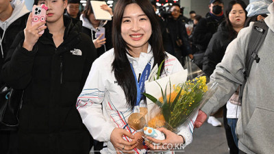 '쇼트트랙 2관왕' 김길리, 람보르기니 타고 집에 가요~  [TF사진관]