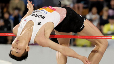 다시, 날아오르는 우상혁…시즌 두 번째 출전 대회서 동메달