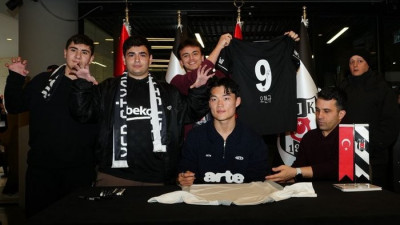 유니폼 판매로 하루 만에 16억원 벌었다.
.. 베식타스 오현규, 튀르키예서 실력-인기 두 마리 토끼 모두 잡았다