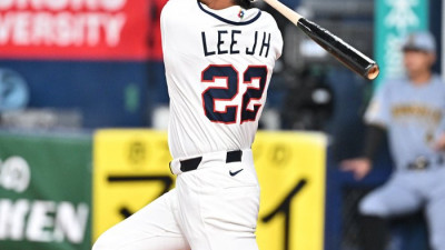 [포토]이정후 첫 타석부터 안타!