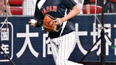 [포토]캐치볼로 간단하게 몸을 푼 오타니