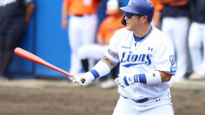 강풍에 긴장? 엄살이었네! 43세 최형우 첫 실전 굿 “초등학생도 잡는 타구인데”…후배들 칭찬에 ‘웃음꽃’ [SS오키나와in]