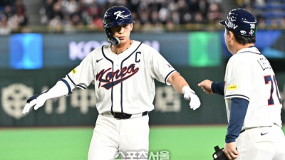 [포토]첫 타석부터 안타 치는 이정후