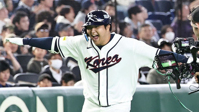 WBC 첫 경기 징크스 만루포 한 방으로 날려버린 ‘문보물’ 문보경...“외야플라이 치려고 했던 게 좋은 결과로 이어졌다” [도쿄 in SEGYE]