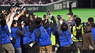 [포토]취재진에 둘러싸인 오타니