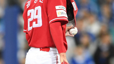 SSG ‘비상’ 김광현 어깨 수술 위기, 시즌 아웃 갈림길… 이숭용 감독 “광현이 없이 치러야”