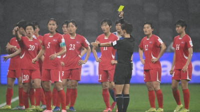 “우린 경기 못 해” 북한 女축구 심판 판정 항의 후 ‘경기 재개 거부’ 4분여 중단 사태 발생…中에 1-2 패배
