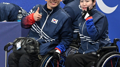 ‘메달 도전’ 휠체어컬링 백혜진-이용석, 동계 패럴림픽 4강行