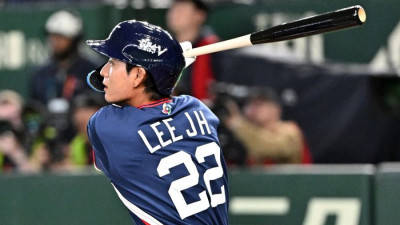 ‘국민 우익수’ 앞 ‘환상 호수비’…‘캡틴 코리아’ 이정후, 수비에서도 빛나는 가치 [SS시선집중]